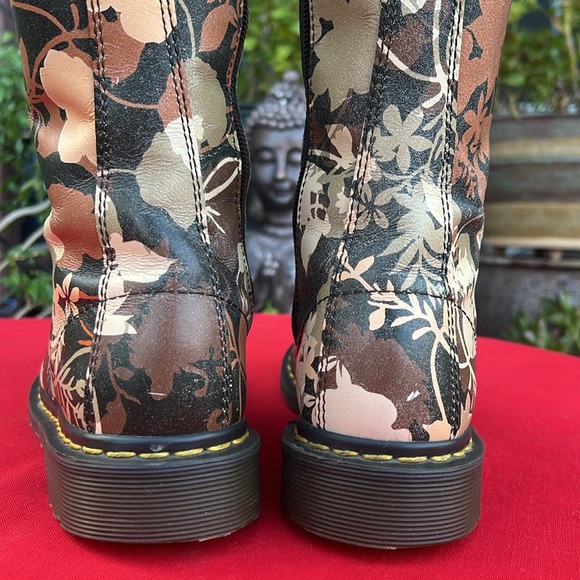 Dr. Martens Fall Floral Tall 14 Eye Pointed Toe Cery Lace Up & Zippered Boots - Picture 15 of 17